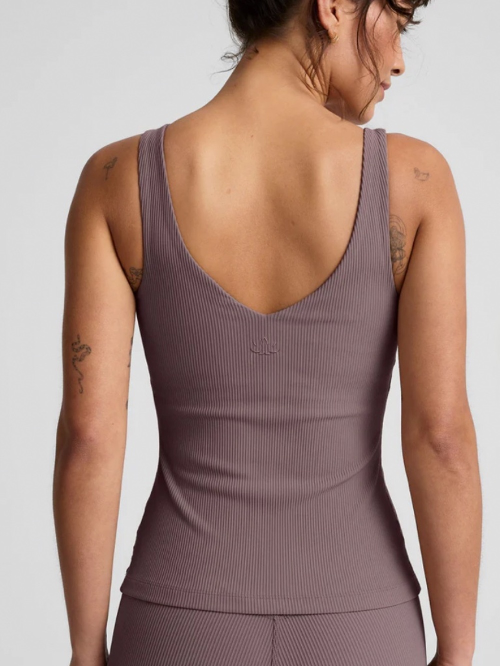 NWT Beyond Yoga Women's Medium Impulse Ribbed Classic Tank Woodland Purple - Picture 2 of 4